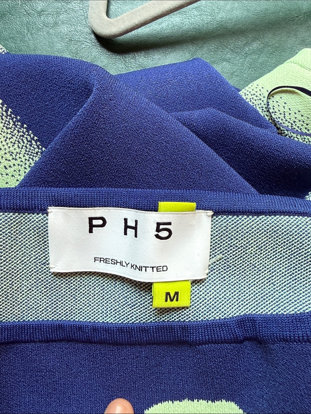 PH5 knitted dress with wavy cutout - Picture 4 of 4